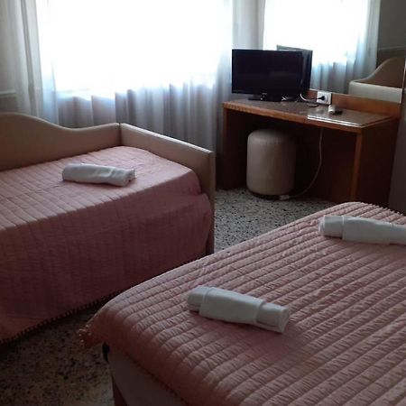 לידו די קאמאיורה Hotel Ristorante La Terrazza מראה חיצוני תמונה