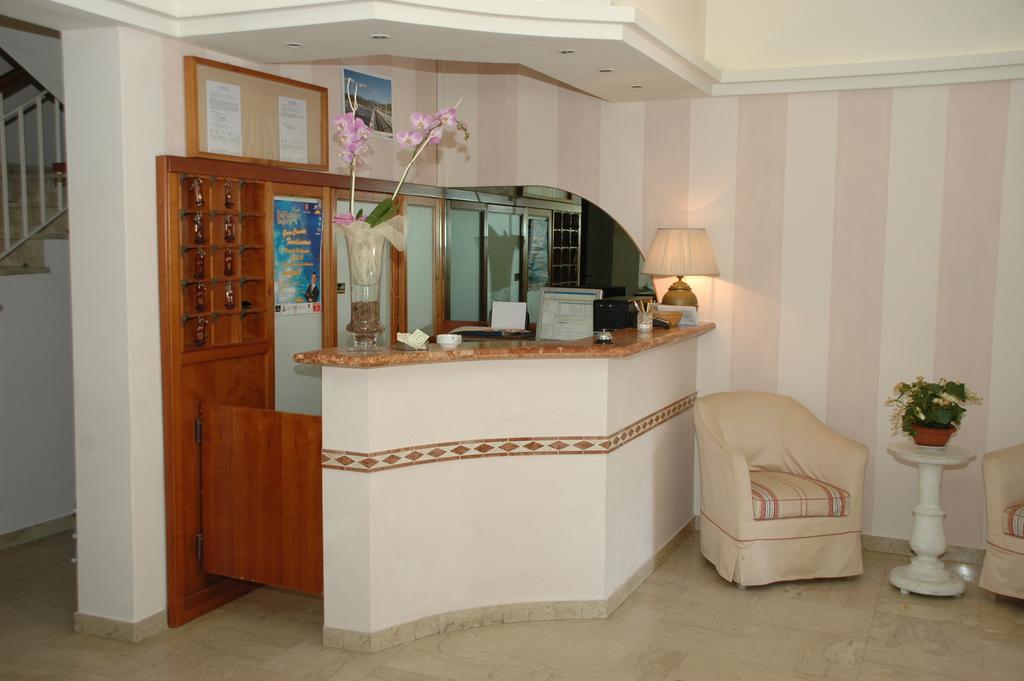 לידו די קאמאיורה Hotel Ristorante La Terrazza מראה חיצוני תמונה